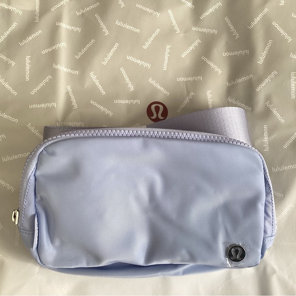 New! Lululemon Everywhere Belt Bag - Picture 6 of 9